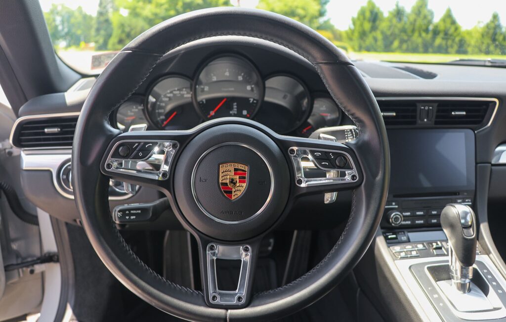 2019 Porsche 911 Carrera