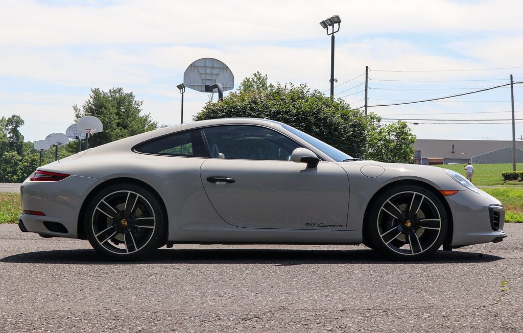 2019 Porsche 911 Carrera
