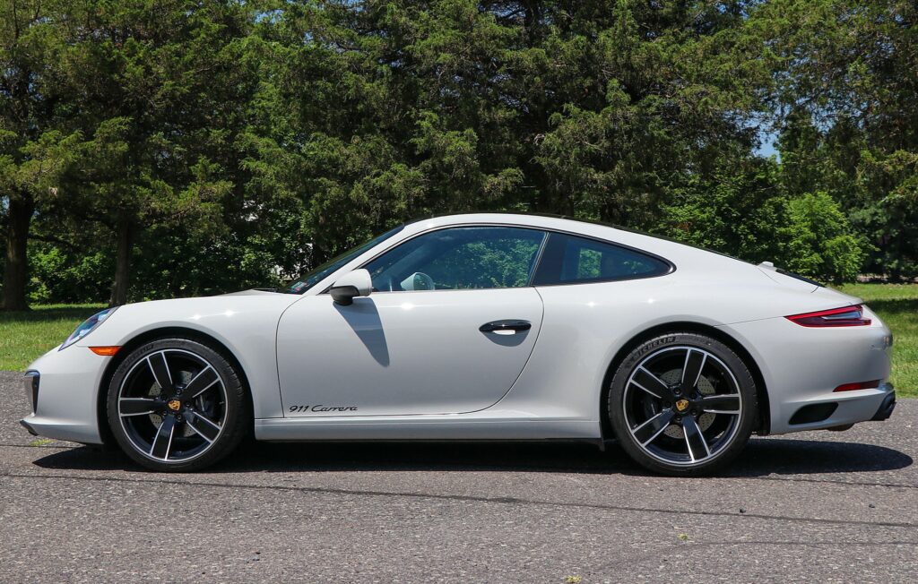 2019 Porsche 911 Carrera